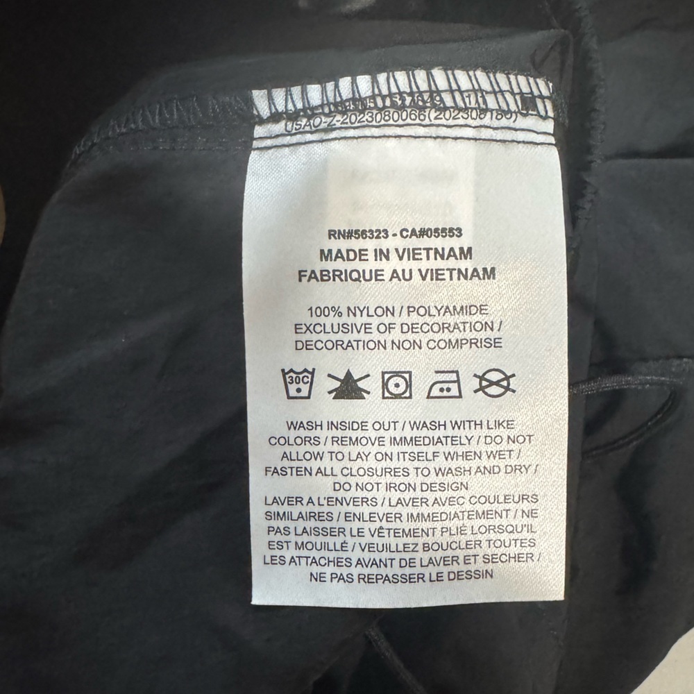 NWT! Women’s Nike black old school 100% nylon windbreaker pants Small $90 - Picture 6 of 8